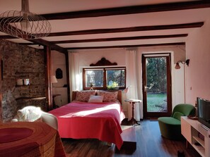 2 多间卧室、办公桌、免费 WiFi、床单