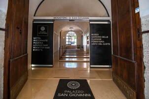 In-room safe, desk, laptop workspace, blackout drapes