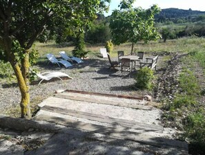 Outdoor dining - Mas Guilló Nursery (Sant Quintí de Mediona)
