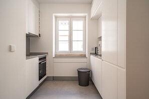 Kylskåp, mikrovågsugn, ugn och spishäll