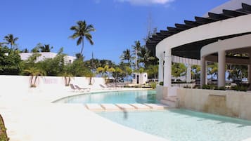 2 outdoor pools, open 8:00 AM to 8:00 PM, pool loungers