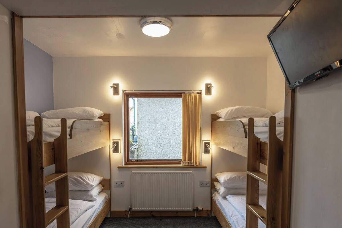 Bunk Room Sleeps 5 | WiFi (free), bed sheets