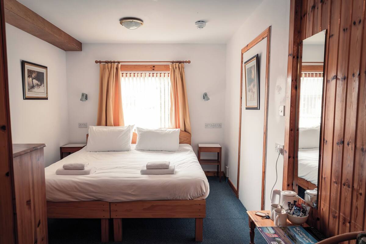 Basic Double or Twin Room | WiFi (free), bed sheets