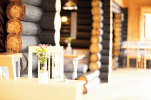 Desayuno buffet (GBP 12.50 por persona)