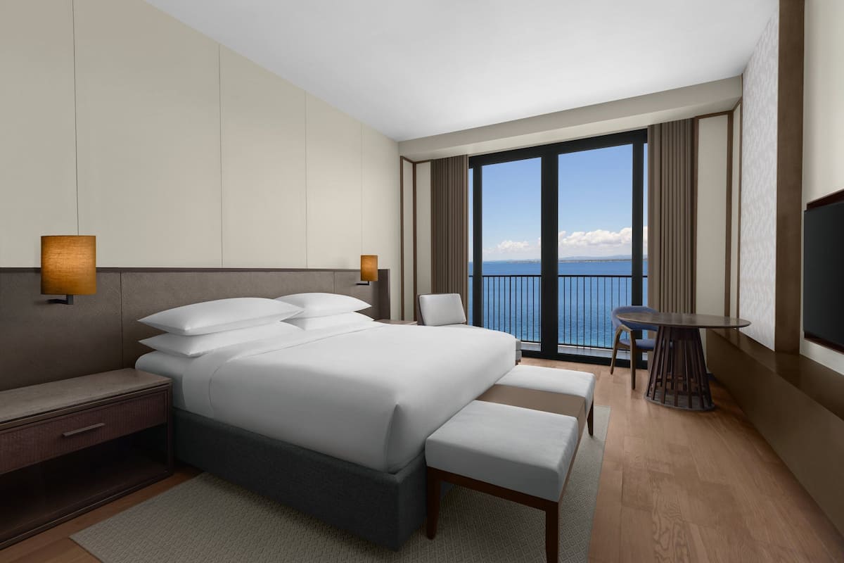Room, 1 King Bed, Non Smoking, Ocean View (Balcony) | Iron/ironing board, bed sheets