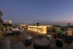 2 bares, bar en la azotea