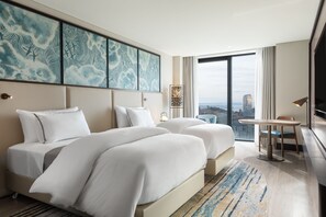 Privilege Room Twin Bed | Ropa de cama de alta calidad, caja fuerte, escritorio