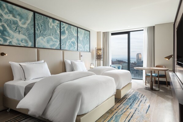 Privilege Room Twin Bed | Peralatan tempat tidur premium, peti besi dalam bilik, meja 