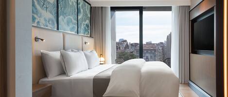 Premium Suite, 1 Bedroom, Non Smoking, Balcony | 1 bedroom, premium bedding, in-room safe, desk