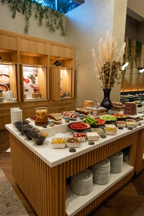Buffet déjeuner servi tous les jours en supplément