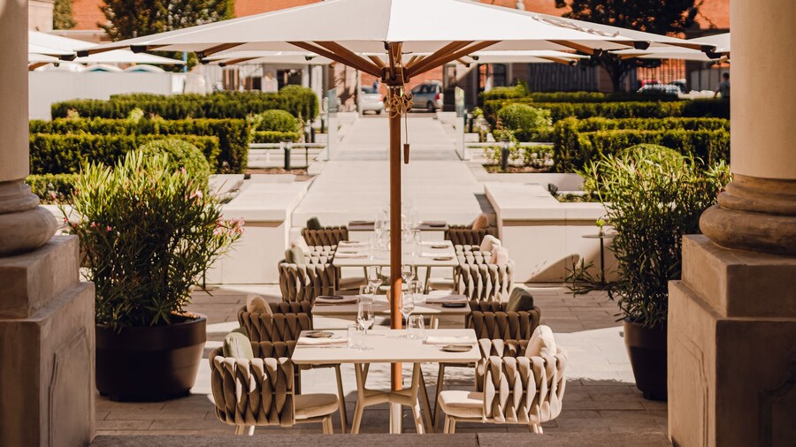Hotel Verte, Warsaw, Autograph Collection