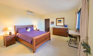 8 bedrooms, desk - Luxury sea view Thai-style pool villa (Koh Samui)