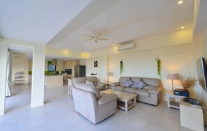 Smart TV - Luxury sea view Thai-style pool villa (Koh Samui)