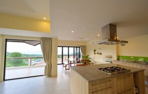 Fridge, microwave, oven, toaster - Luxury sea view Thai-style pool villa (Koh Samui)