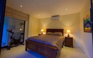 8 bedrooms, desk - Luxury sea view Thai-style pool villa (Koh Samui)