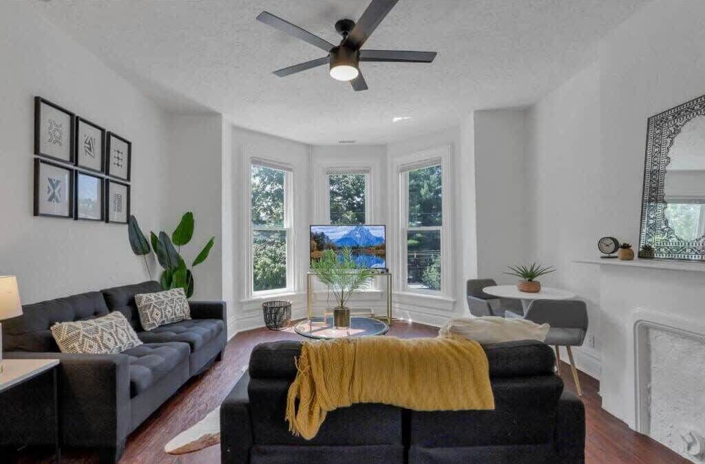 The Artist's Apt.-2 BR +parking