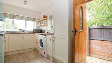 Cookware/dishes/utensils