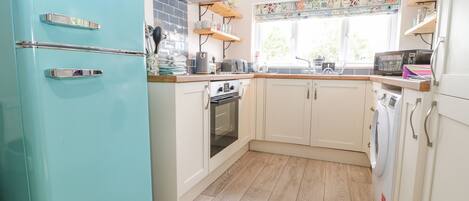 Cookware/dishes/utensils