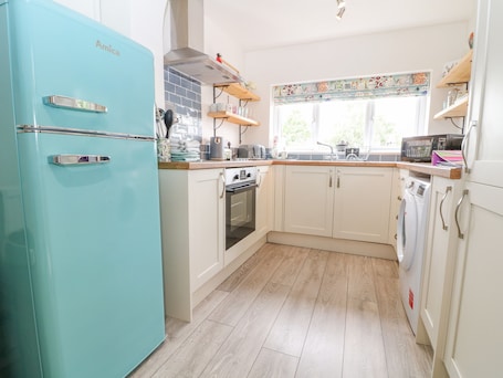 Cookware/dishes/utensils