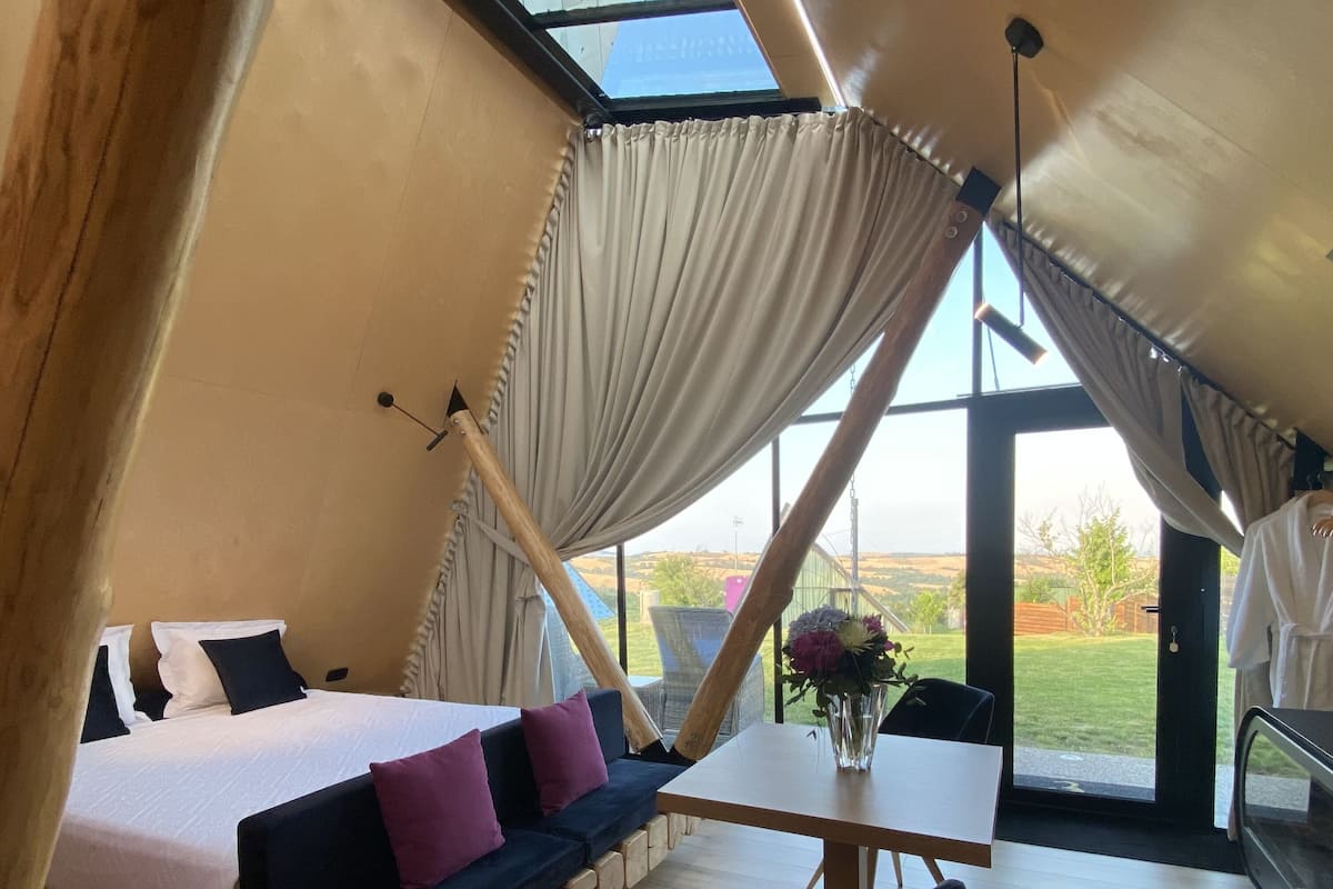 Luxe studio suite | Een kluis op de kamer, verduisterende gordijnen, geluiddichte muren