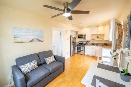 Oceanside Beach Rental - Walk to the Boardwalk!