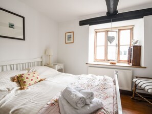 2 bedrooms, individually decorated, individually furnished, free WiFi - Apt 1 44/45 Coombe Street (Lyme Regis)