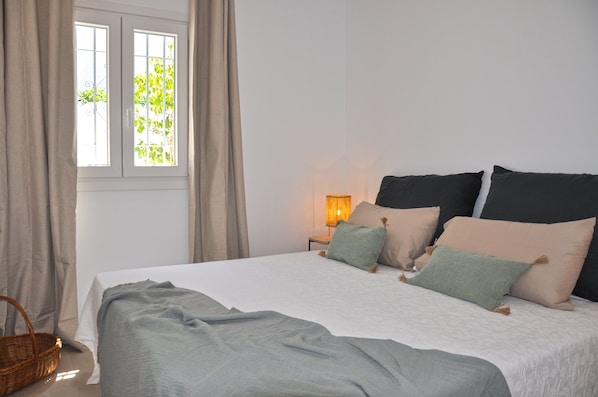 3 bedrooms, iron/ironing board, travel cot, free WiFi