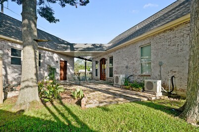 Gorgeous newer 3/2 home w/ Louisiana style & charm