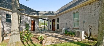Gorgeous newer 3/2 home w/ Louisiana style & charm