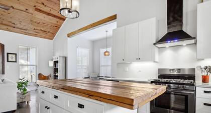 Gorgeous newer 3/2 home w/ Louisiana style & charm