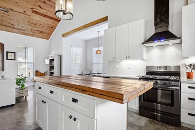 Gorgeous newer 3/2 home w/ Louisiana style & charm