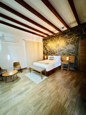 Cabaña Deluxe | Ropa de cama hipoalergénica, edredones de plumas, minibar