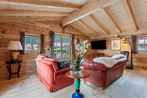 TV - 'Chalet Kaisereck' with Terrace & Wi-Fi (Reit im Winkl)