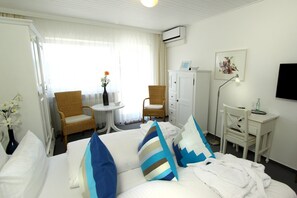 Comfort Double Room | Memory foam beds, minibar, in-room safe, individually furnished - Lupinenhotel Bodensee (Sipplingen)