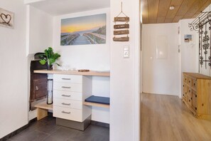 Interior - Apartment EG Bauernhof with Shared Garden, Terraces & Wi-Fi (Friedrichshafen)