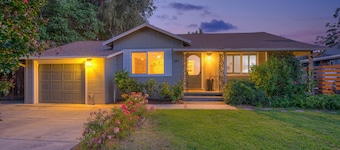 Cozy cottage in Historic Upper Lake