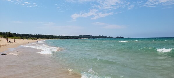Beach nearby, sun loungers, beach towels