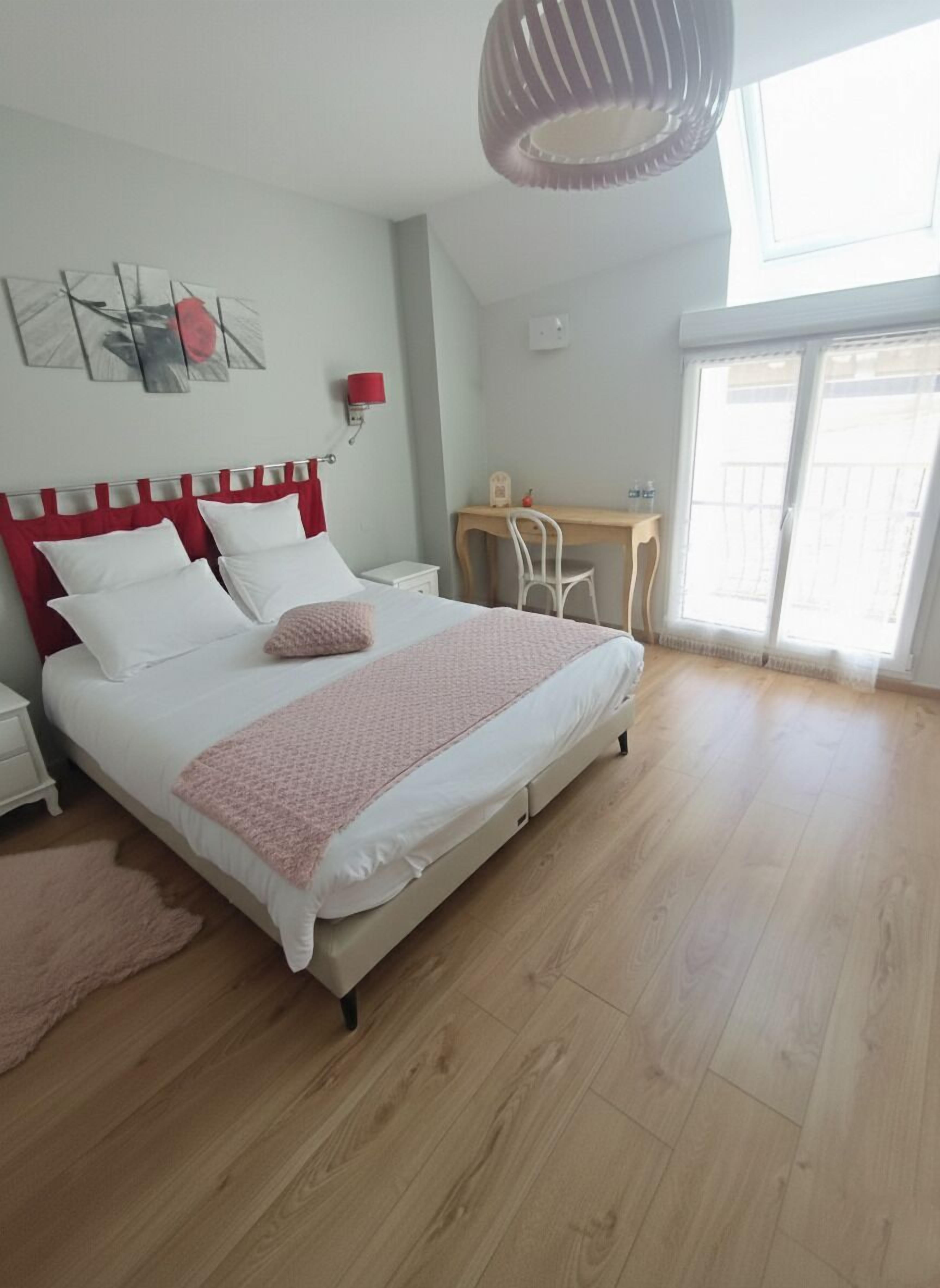 双人房 | 高档床上用品、记忆海绵床垫、隔音、免费婴儿床