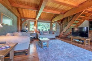 Smart TV, fireplace, books, offices