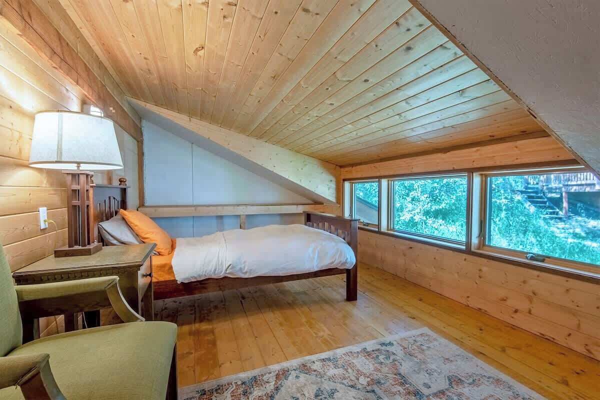 4 bedrooms, desk, iron/ironing board, free WiFi