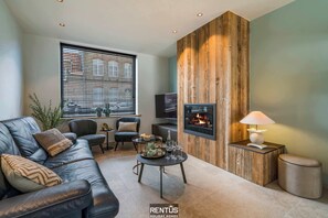 Fernseher, Kamin, Arbeitsbereiche