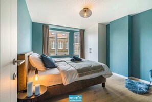 5 bedrooms, desk, iron/ironing board, travel cot