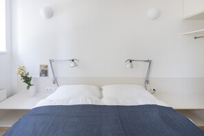 2 slaapkamers, een strijkplank/strijkijzer, reisbedje, gratis wifi