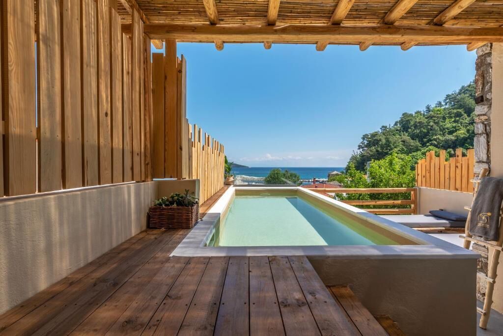Superior Suite with Sea View and Outdoor Swimming Pool | Balcony
