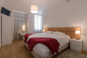 Habitación estándar con 1 cama doble o 2 individuales | Espacio para trabajar con un portátil, cunas gratuitas, cuna de viaje
