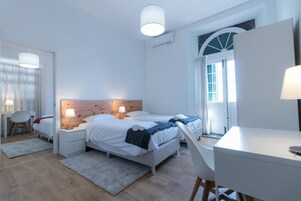 Espaço de trabalho para notebook, berços grátis, berço de viagem