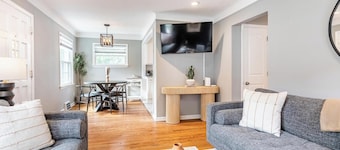 Gorgeous Berkley 4BR/2.5BA Home w/ Loft Suite