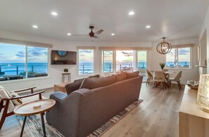TV - Oceanfront new listing with Spectacular Views (San Diego)