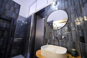 Dusche, Haartrockner, Bidet, Handtücher