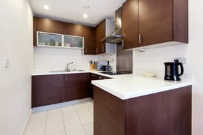 Kühlschrank, Mikrowelle, Ofen, Geschirrspüler